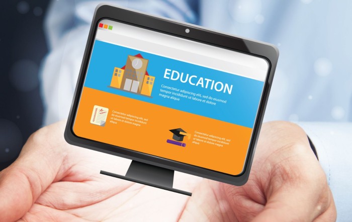 Mengelola Website Universitas